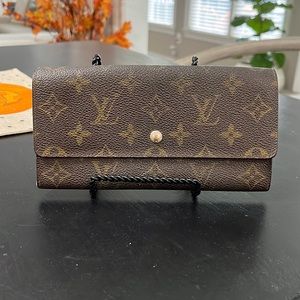 Authentic vintage Louis Vuitton wallet with unbranded chain added
